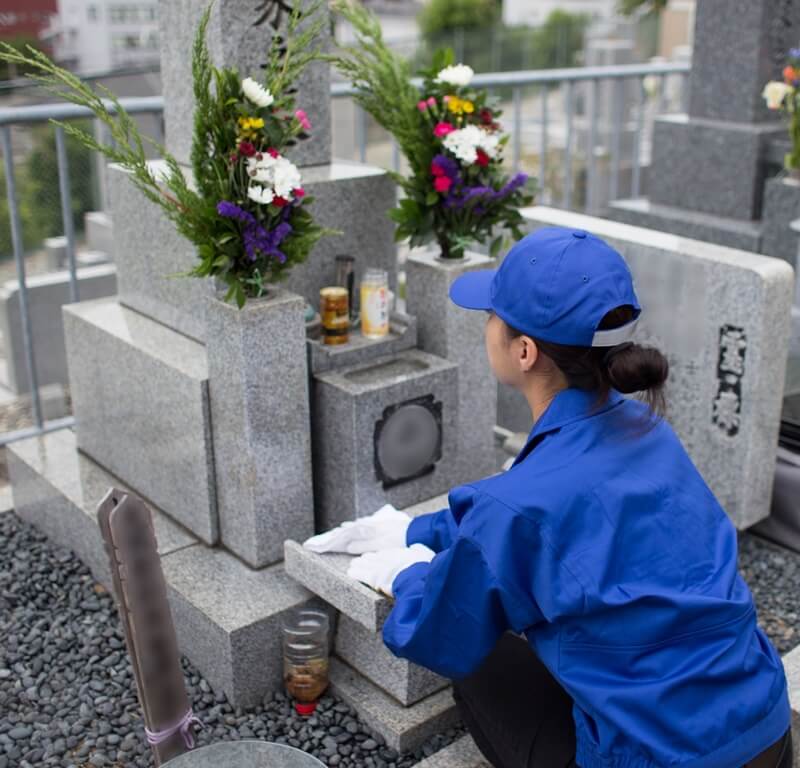 東京都台東区のお墓参りの代行・お墓の清掃はおまかせください！